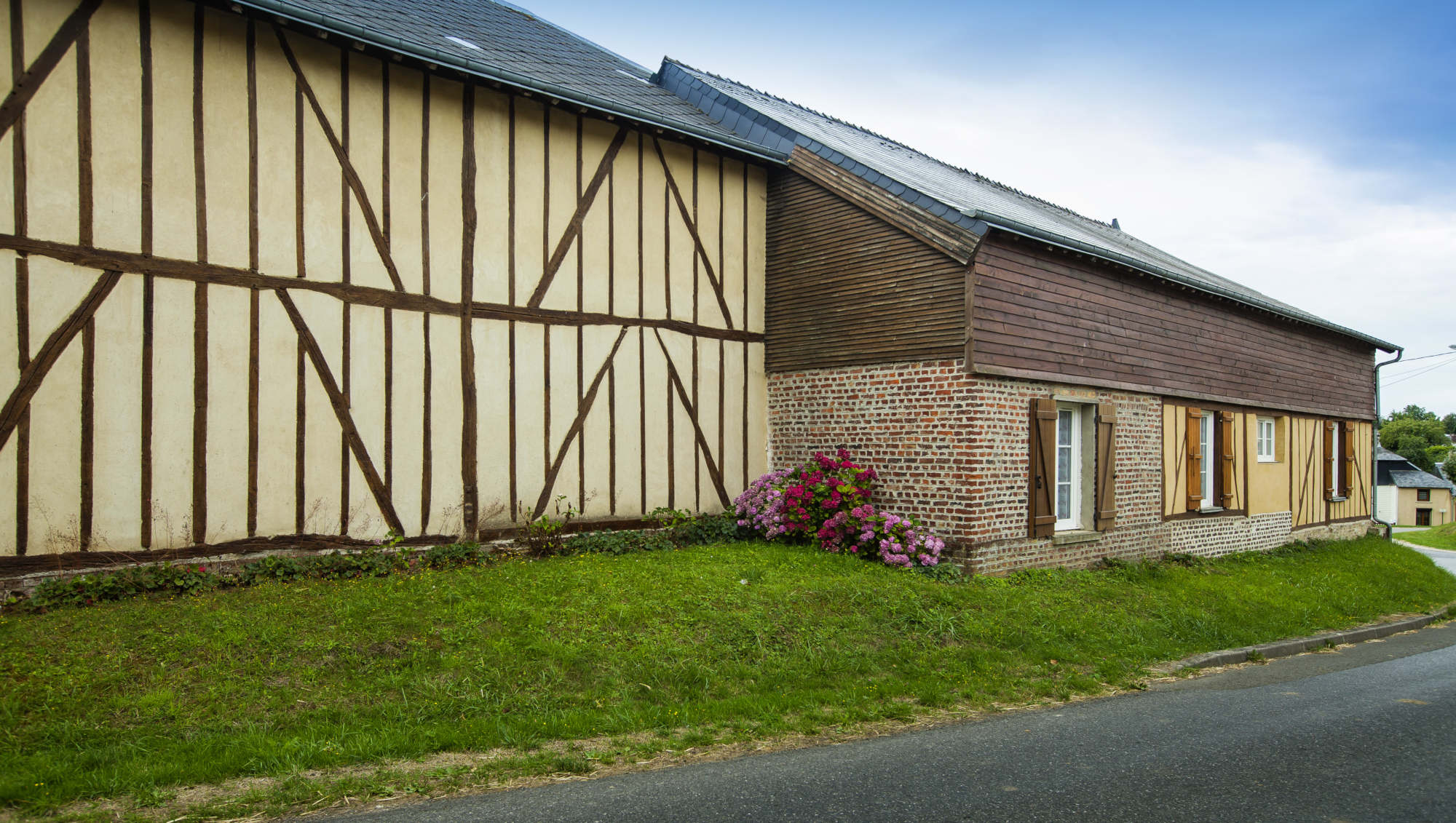 Gite de groupe avec piscine dans les Ardennes, La Charmille et Le Cottage Abel à Rubigny