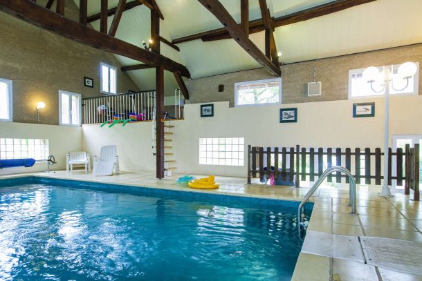 Gite de groupe avec piscine dans les Ardennes, La Charmille et Le Cottage Abel à Rubigny